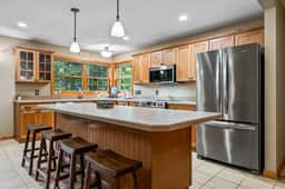 Hillcroft Landing | Winnie Waterfront | 5 Bed 4ba - Image 2