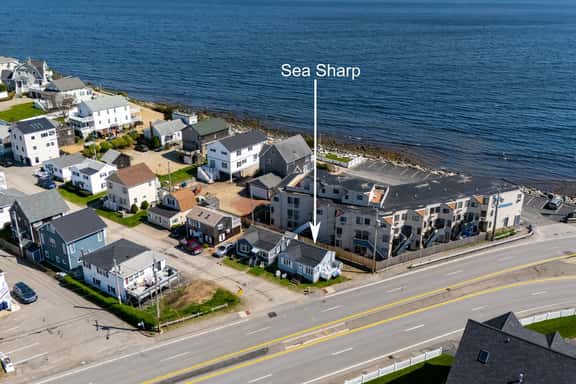 Sea Sharp is on Boars Head giving convenient access to Main Beach and North Beach!