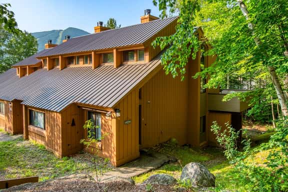 Village Lodge | Ski & Swim | Hot Tub | Sleeps 9 - Image 1