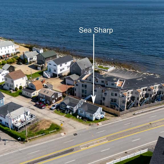 Sea Sharp is on Boars Head giving convenient access to Main Beach and North Beach!