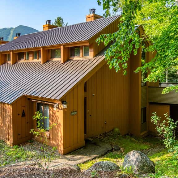 Village Lodge | Ski & Swim | Hot Tub | Sleeps 9 - Image 1