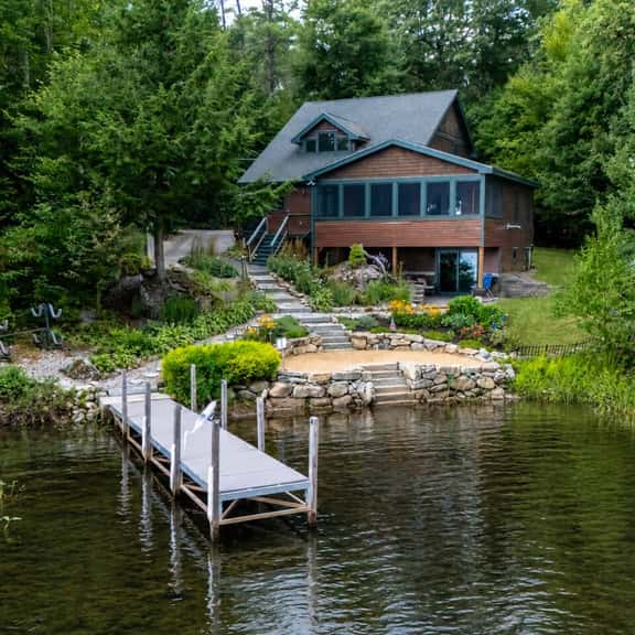 Hillcroft Landing | Winnie Waterfront | 5 Bed 4ba - Image 1
