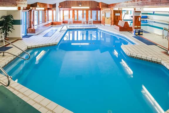 Village Lodge | Ski & Swim | Hot Tub | Sleeps 9