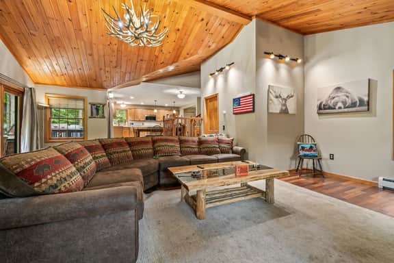 Hillcroft Landing | Winnie Waterfront | 5 Bed 4ba - Image 4