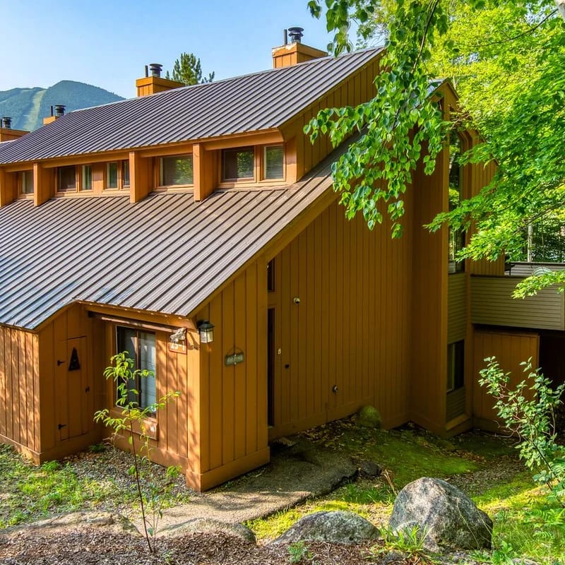Village Lodge | Ski & Swim | Hot Tub | Sleeps 9